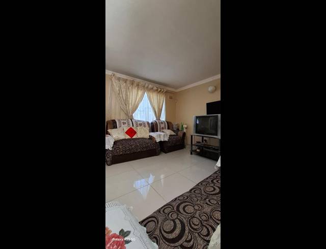 3 BEDROOM HOUSE FOR SALE IN LONGCROFT